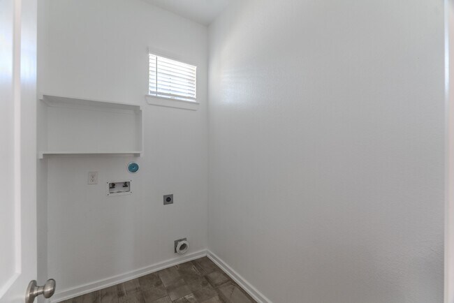 Building Photo - 8026 Whisper Grove Dr