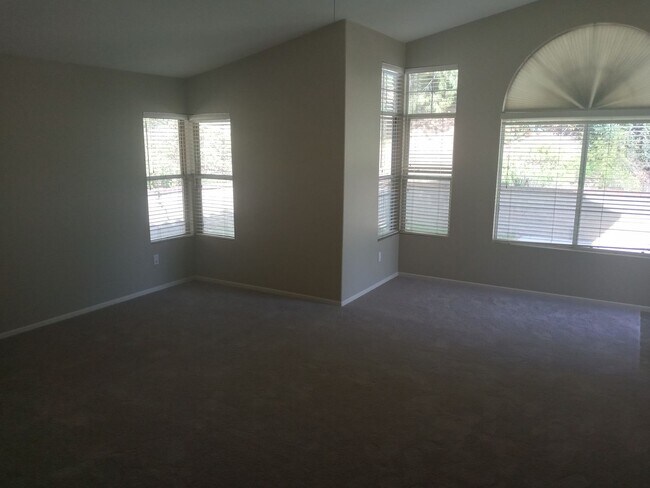 Building Photo - Osuna