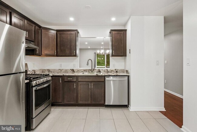Building Photo - 10737 Kitchener Ct