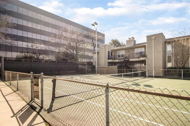 Building Photo - 728 Bering Dr