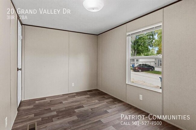 Building Photo - 20 Grand Valley Dr