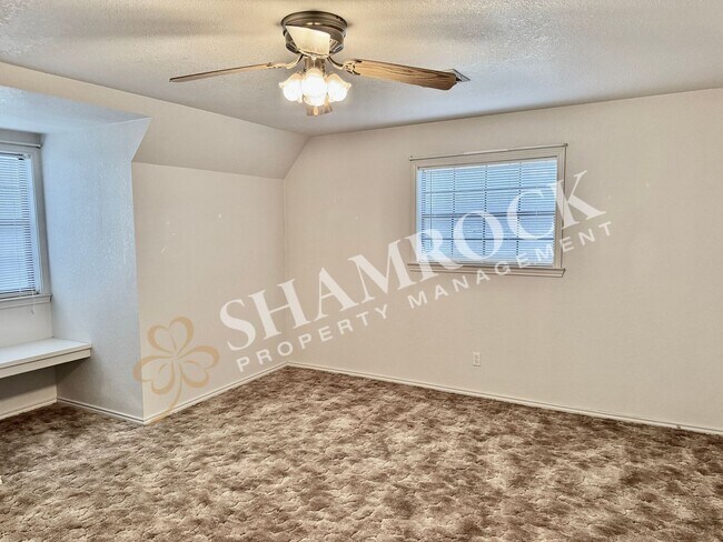 Building Photo - Spacious 3/2 in Lorena
