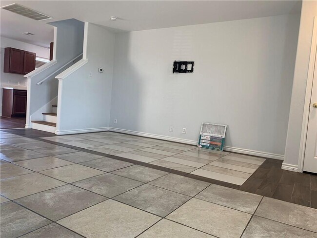 Building Photo - 328 Almquist St