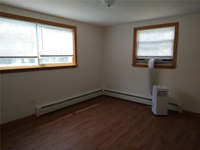 Building Photo - 480 Oliphant Ln