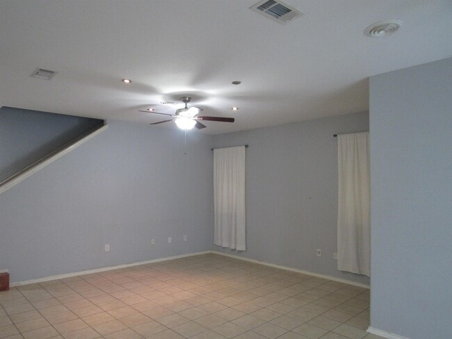 Building Photo - 9310 Albany Dr