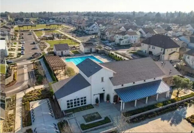 Building Photo - Nice 1 Bed 1 Bath upstairs apartment in the Cannery Neighborhood