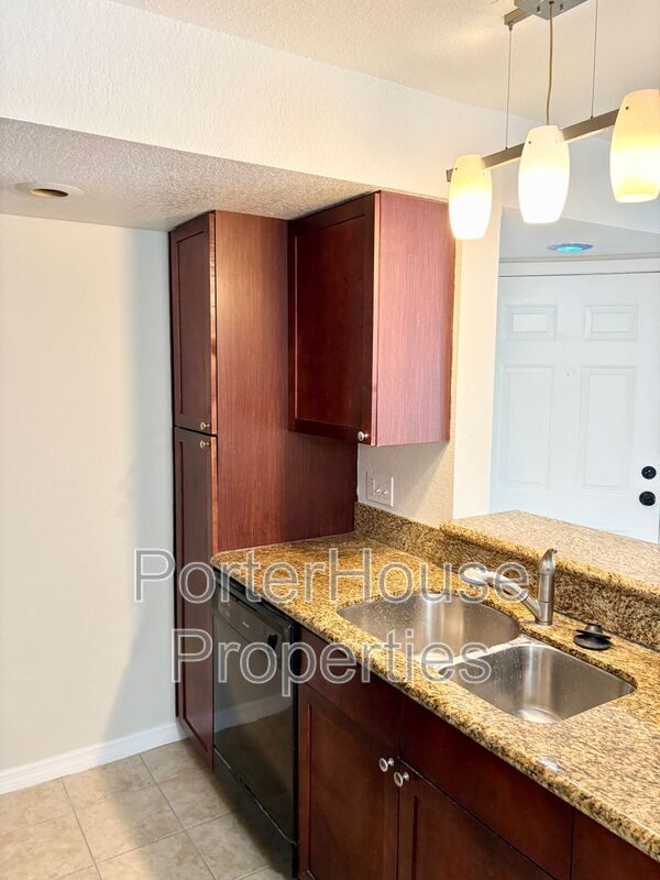 Building Photo - 5164 Conroy Rd