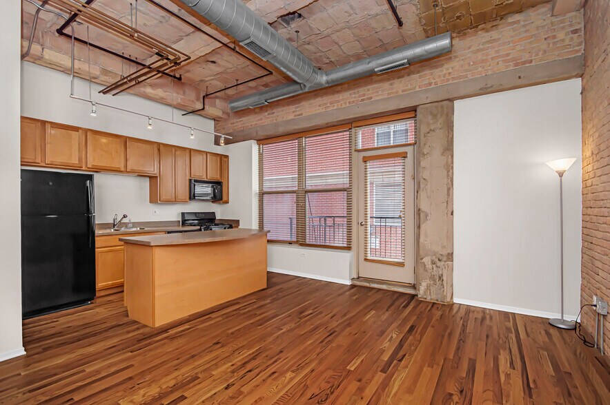 Building Photo - 1500 W Monroe St