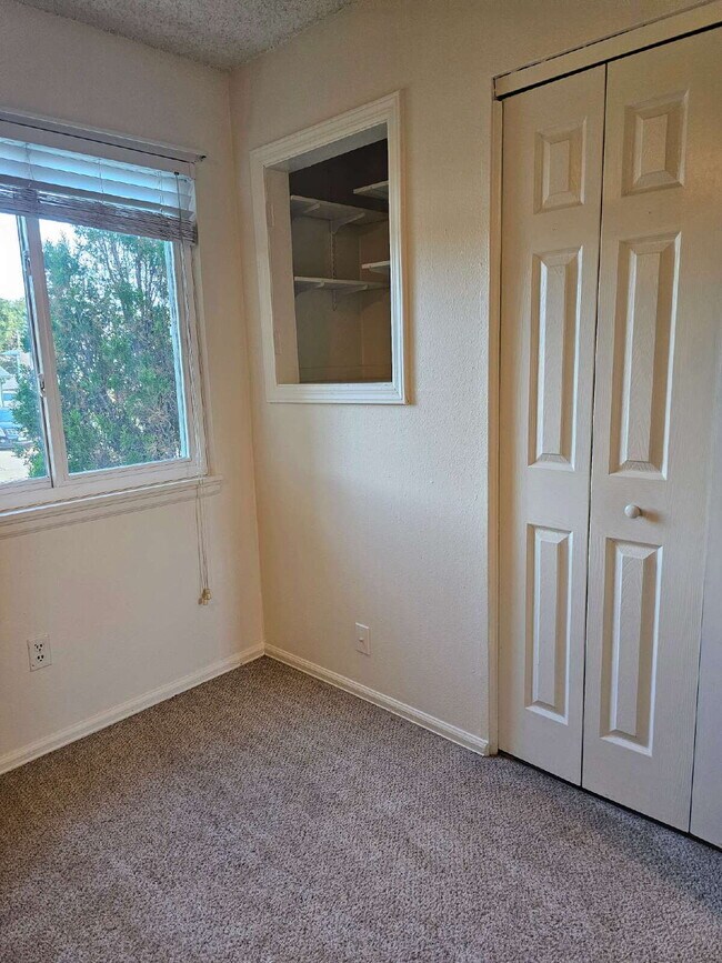 Building Photo - Charming 3BR/2BA with Massive Yard and Gar...