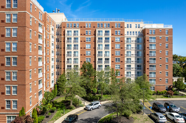 Building Photo - Cloverleaf Apartments