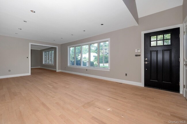 Building Photo - 58 Marion Dr