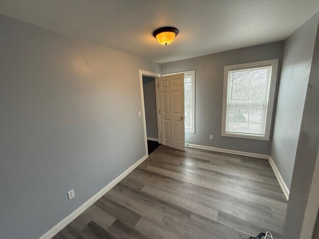 Building Photo - MOVE IN READY! $1625 - 1 Bed / 1 Bath Apartment in Downtown Manchester with All Utilities Included!