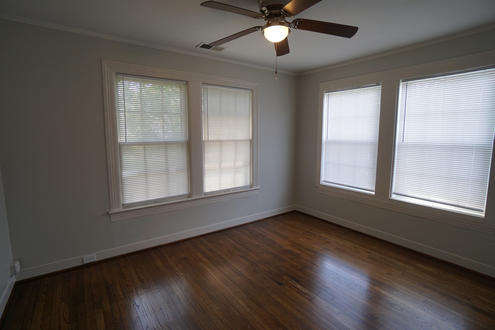 Building Photo - 7223 1st Ave S