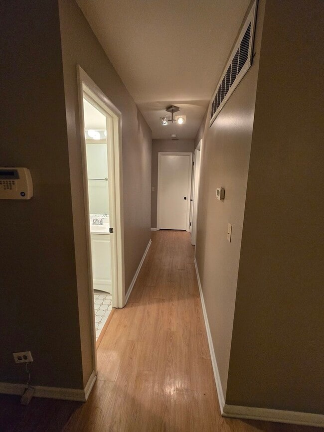Building Photo - 314 Silverwood Ct