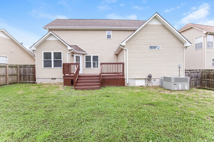 Building Photo - 6628 Shadyview Dr