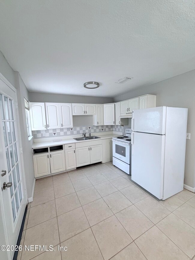 Building Photo - 1457 Detroit St