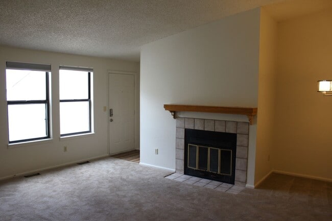 Building Photo - Wonderful 2 Bed Condo in Great Location