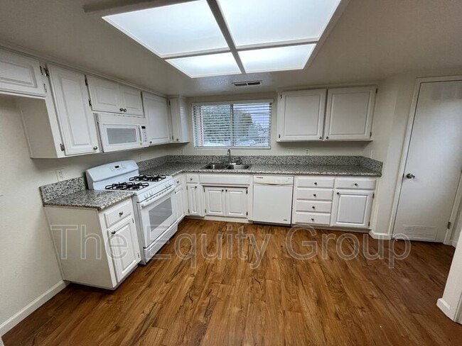 Building Photo - 3902 W Meadow Ave