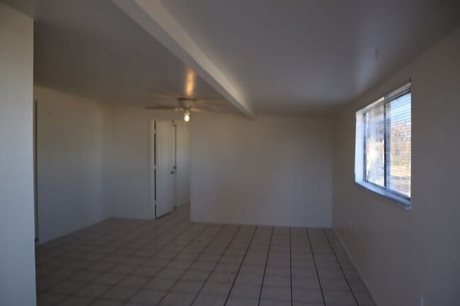 Building Photo - Great home Great price