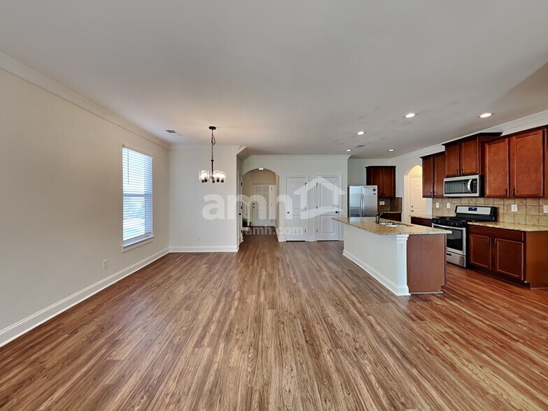 Building Photo - 5015 Rialto Way