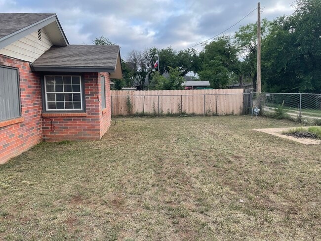Building Photo - 302 Penrose St