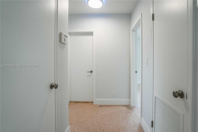 Building Photo - 475 S Shore Dr
