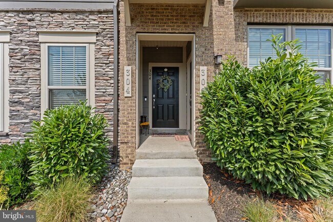 Building Photo - 304 Petite Sirah Terrace SE