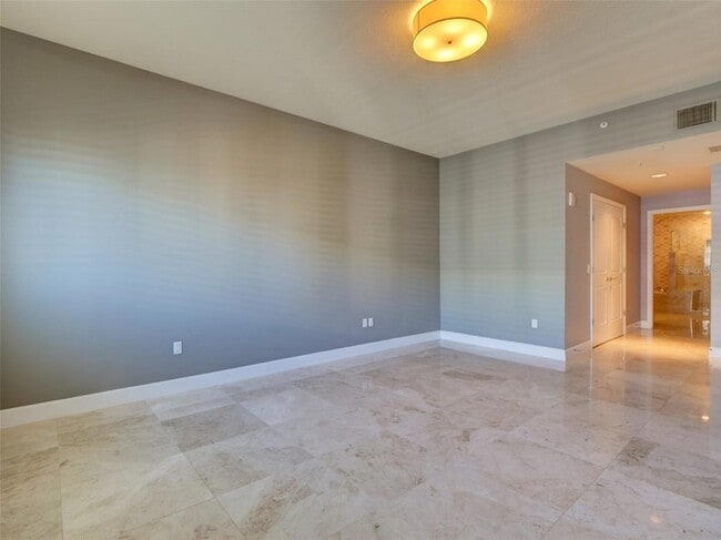 Building Photo - 100 S Eola Dr