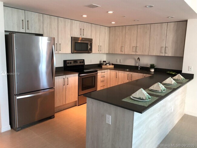 Primary Photo - 7525 E Treasure Dr