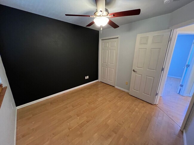 Building Photo - 3 bed 3.5 Bath with Bonus Studio Suite Above Detached Garage!