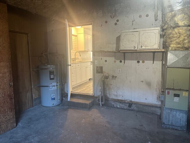 Building Photo - Updated 3 bedroom 1 bath home with large yard!