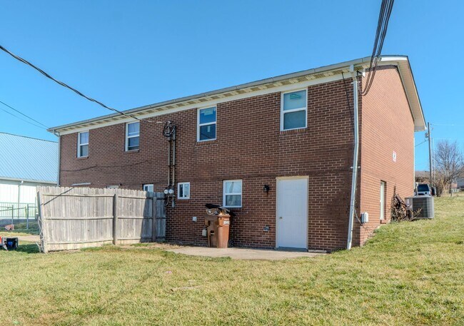 Building Photo - 922 Southern Hills Dr