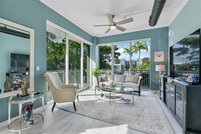 Building Photo - 313 NE 2nd St