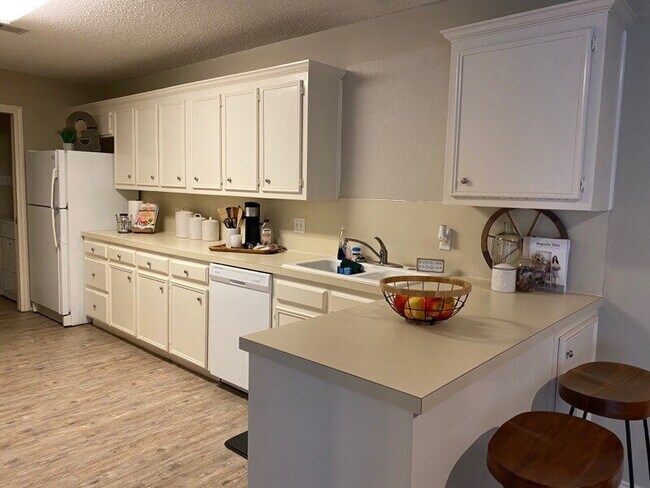 Building Photo - Beautiful 2/2 Townhouse in South Lubbock
