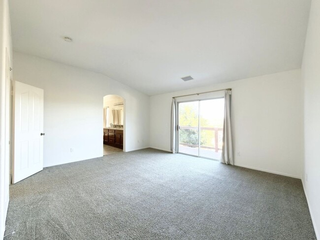 Building Photo - Spacious Home with Expansive Loft!