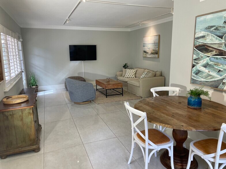 Living Room - 1202 Palm Trl