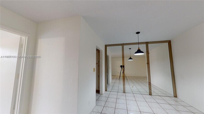 Building Photo - 580 Egret Dr