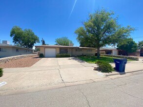 Building Photo - East El Paso 3 bed Refrig A/C!