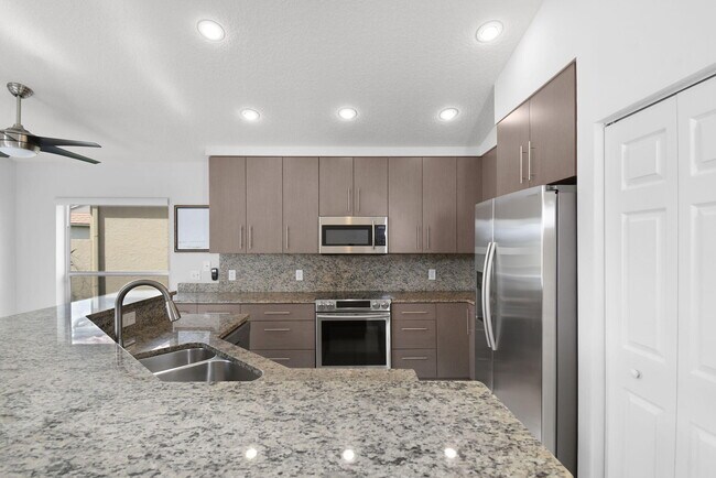 Building Photo - 3058 SE Brierwood Pl