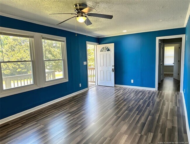 Building Photo - 3921 Village Dr