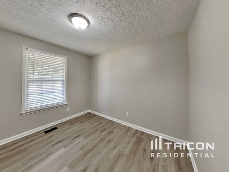 Building Photo - 3009 Blackwood Dr
