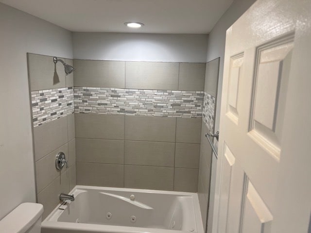 Full hall bath with jet-tub - 217 S Regester St