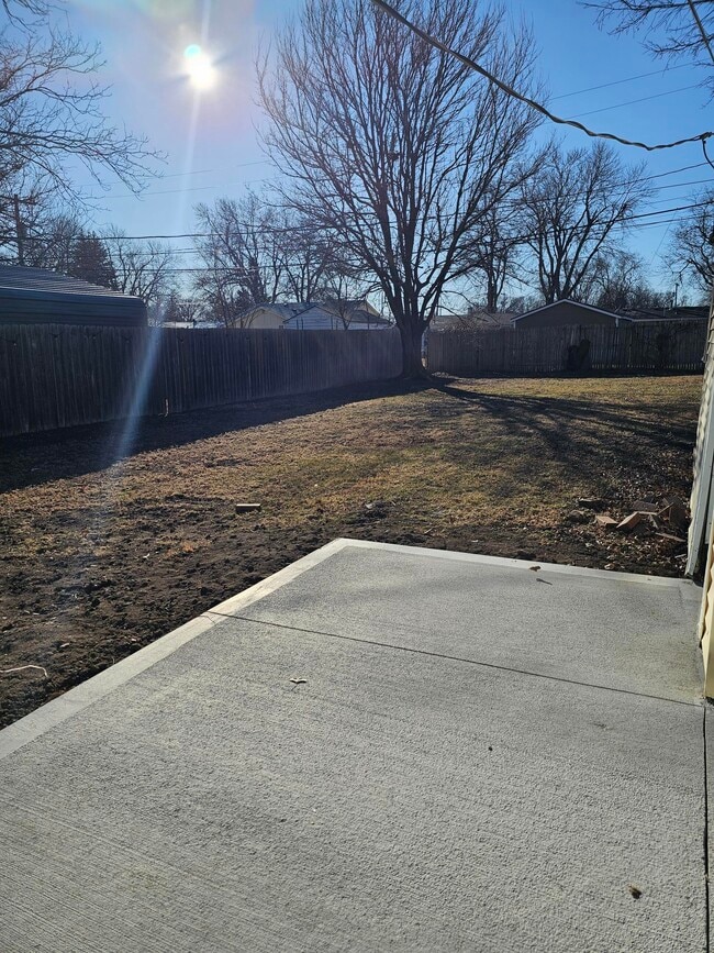 Building Photo - 2407 W 7th St