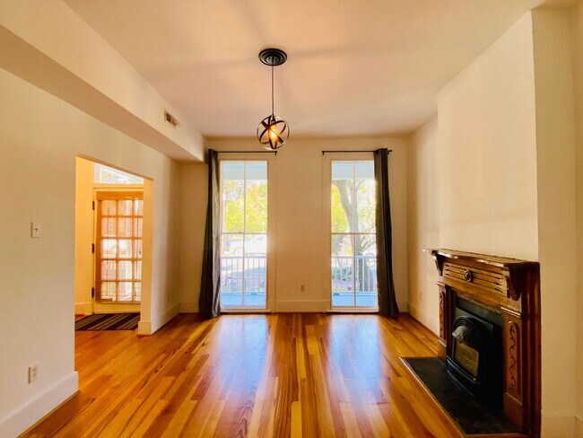 Building Photo - Beautifully Renovated 2bdrm/1.5bth Row House Located in Historic Church Hill!!