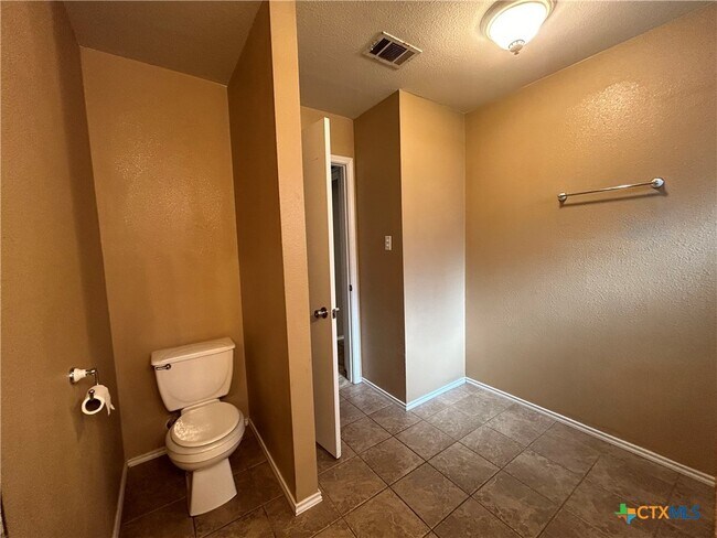 Building Photo - 4510 Dartmouth Dr