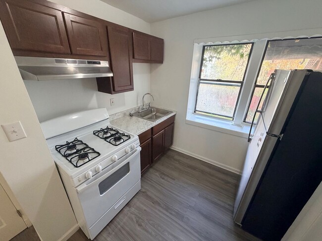 Building Photo - 280 4th St