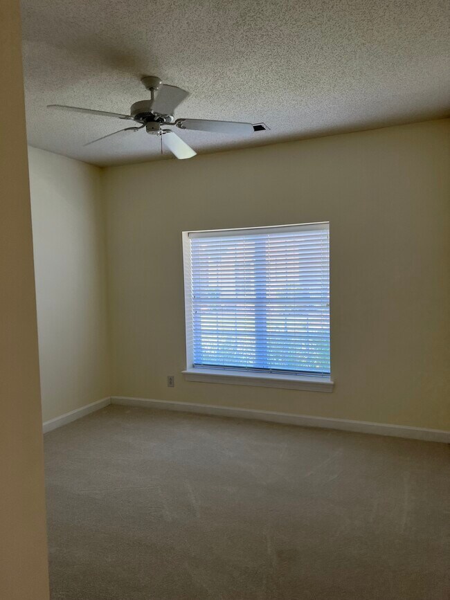 Building Photo - 1429 Thames Ct
