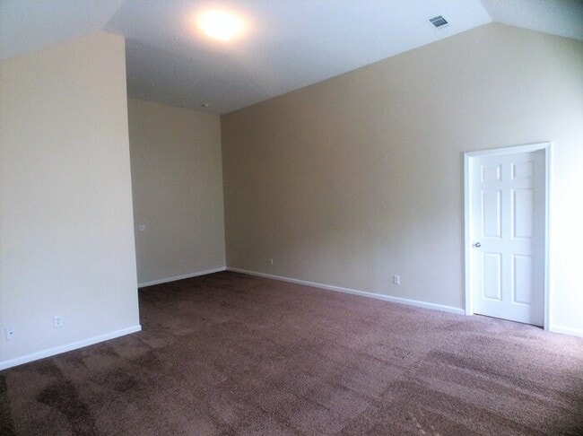 Building Photo - 1894 Roble Dr