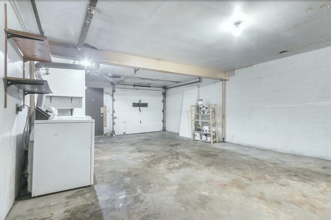 Building Photo - 4708 Jenewein Rd