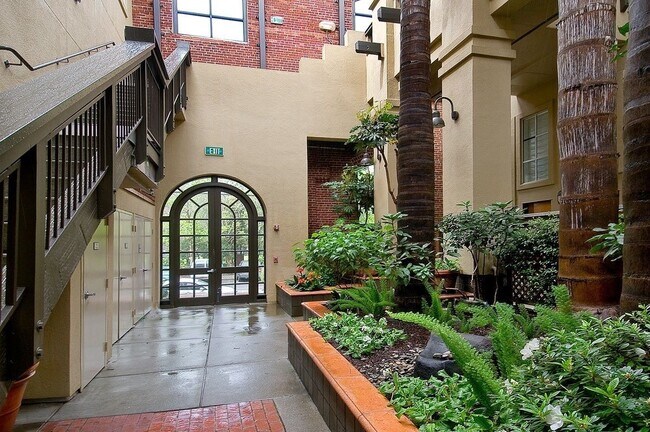 Building Photo - 701 Minnesota St